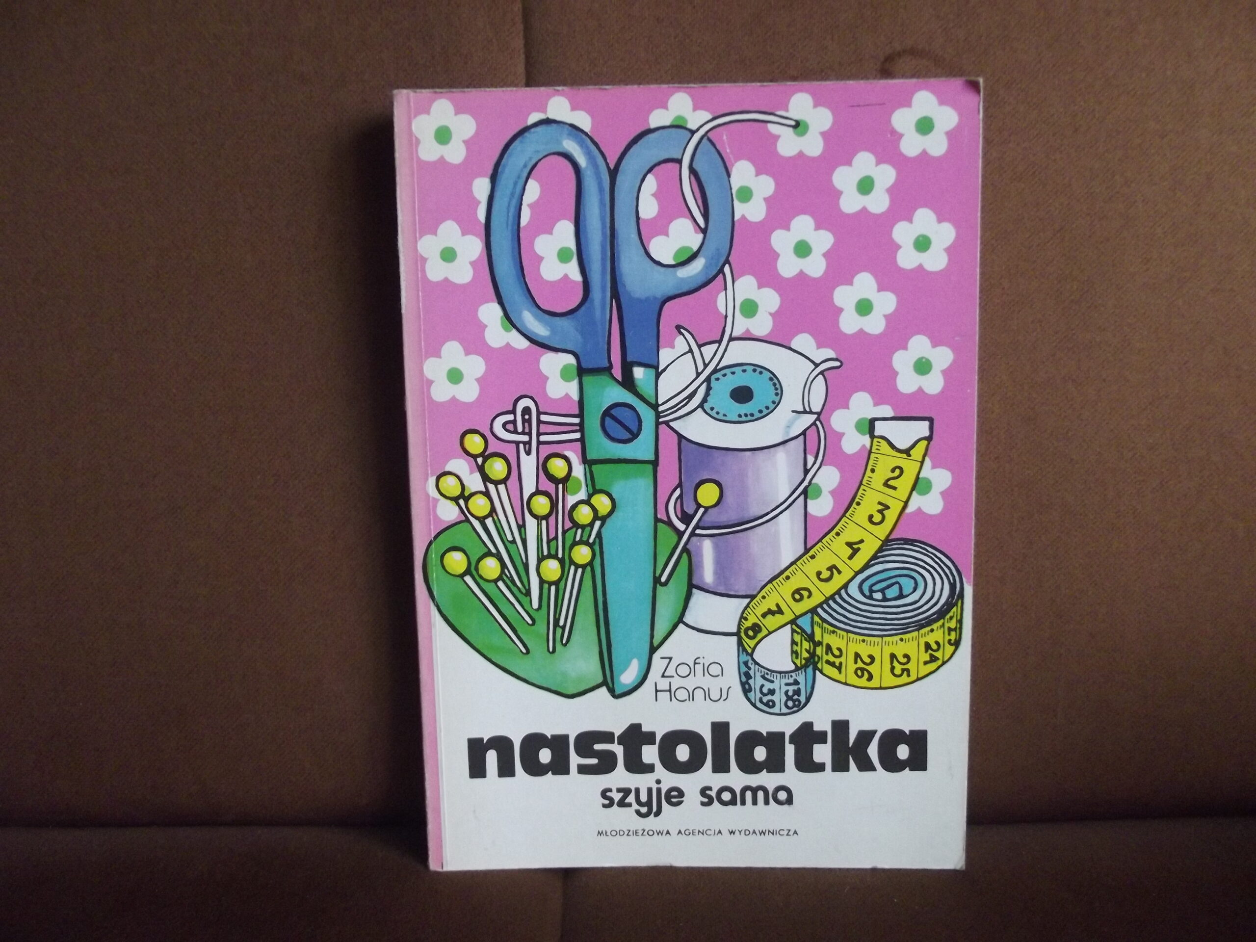 nastolatka szyje sama hanus