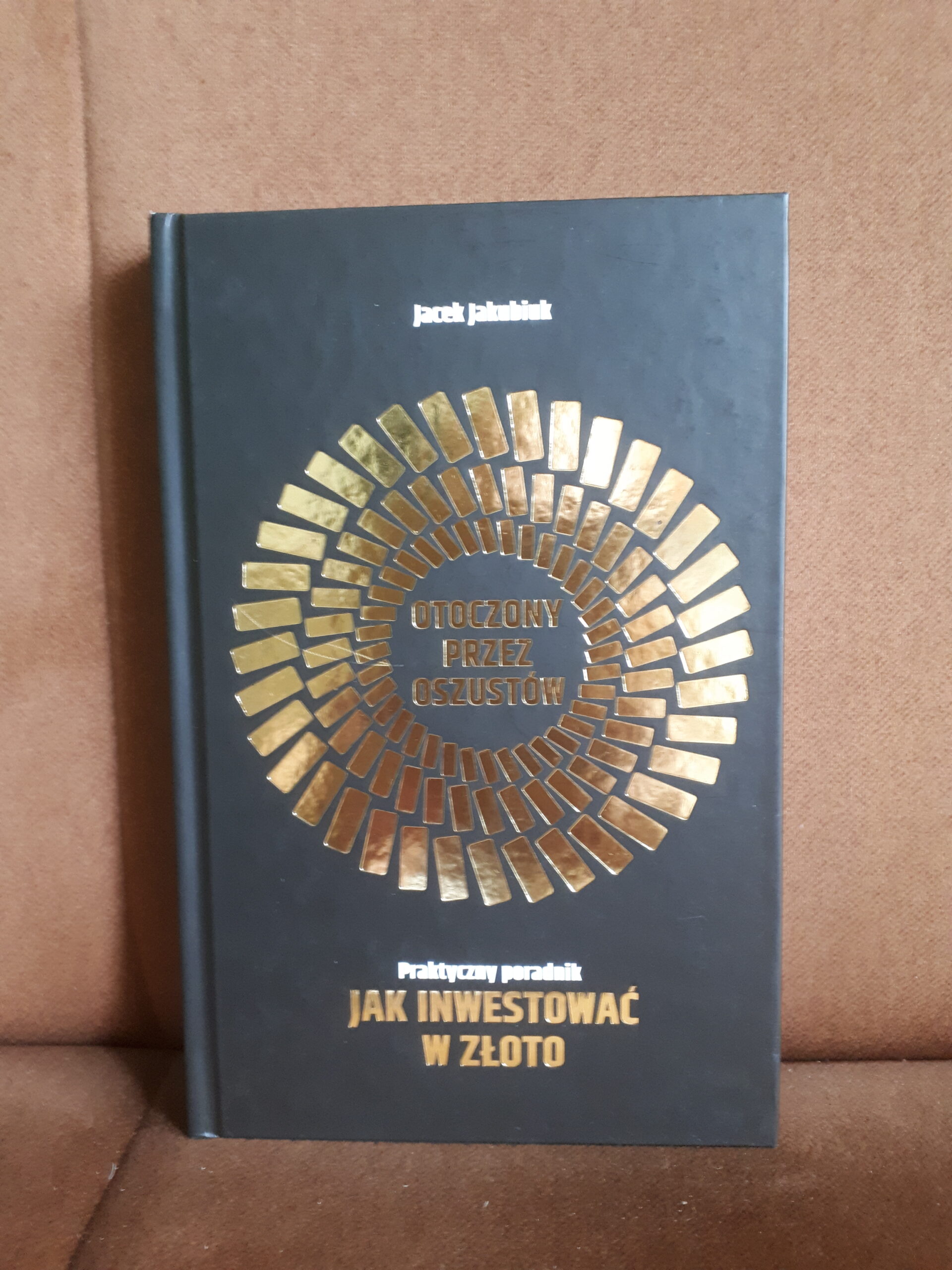 otoczony pzez oszustow jakubiuk