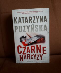czarne narcyzy puzynska