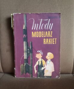 mlody modelarz rakiet