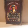 czarna walizka dalej niz daleko