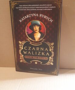 czarna walizka dalej niz daleko